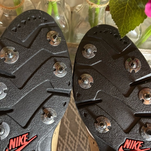 NIKE AIR GOLF SHOES # 950204- White w/Tan Saddle - Women’s Size 6.5. Metal spike - Picture 10 of 11